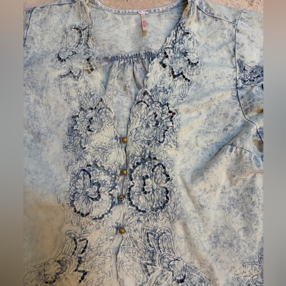 Free People Women’s Embroidered Top - Picture 2 of 5
